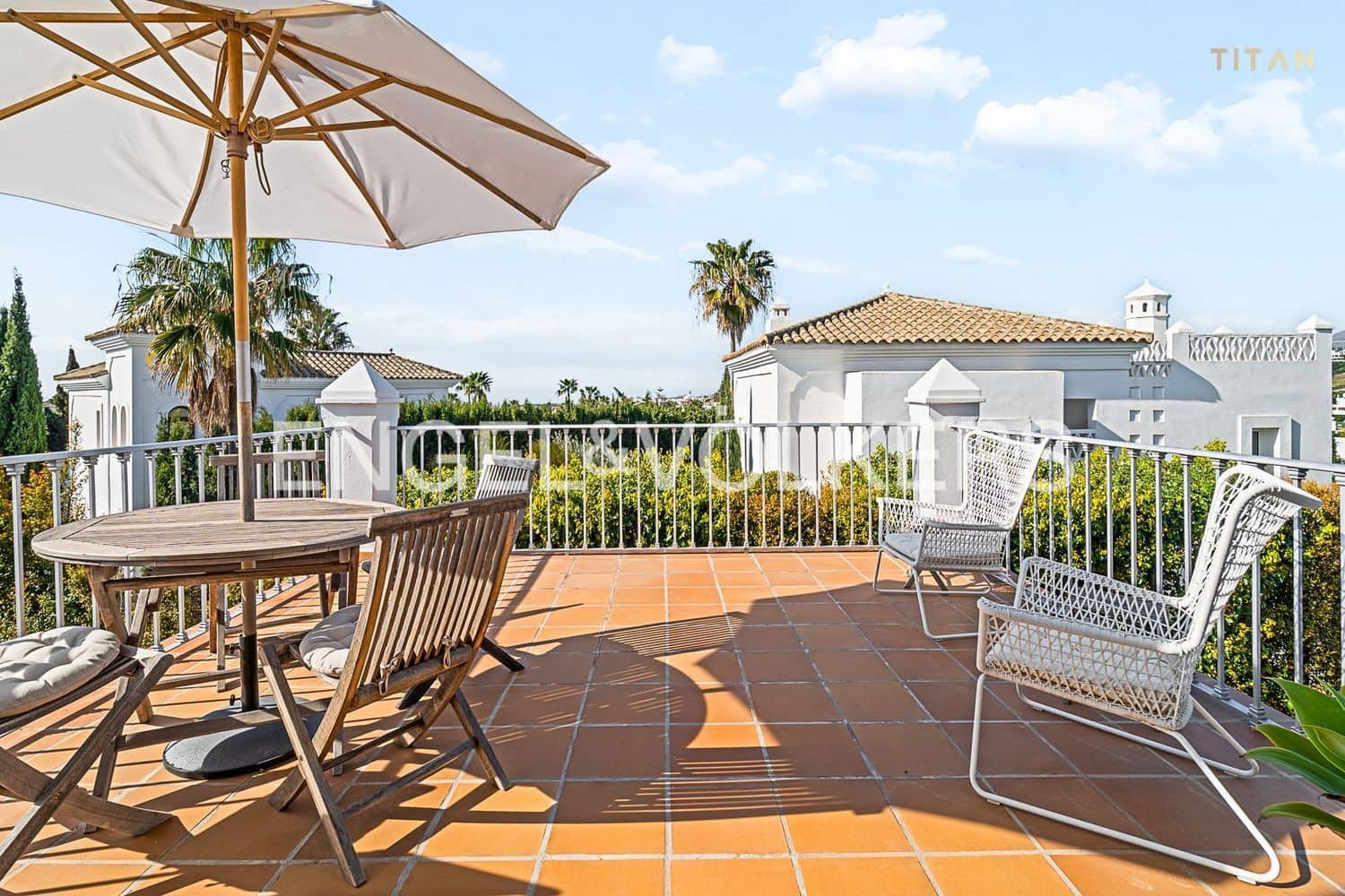 4 Zimmer Villa zu verkaufen in New Golden Mile mit Pool Garage - 1.690.000 € (Ref: 9733552)