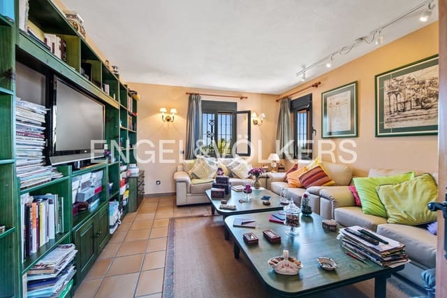 5 slaapkamer Villa te koop in Los Llanos, Estepona met zwembad garage - € 2.300.000 (Ref: 9733553)
