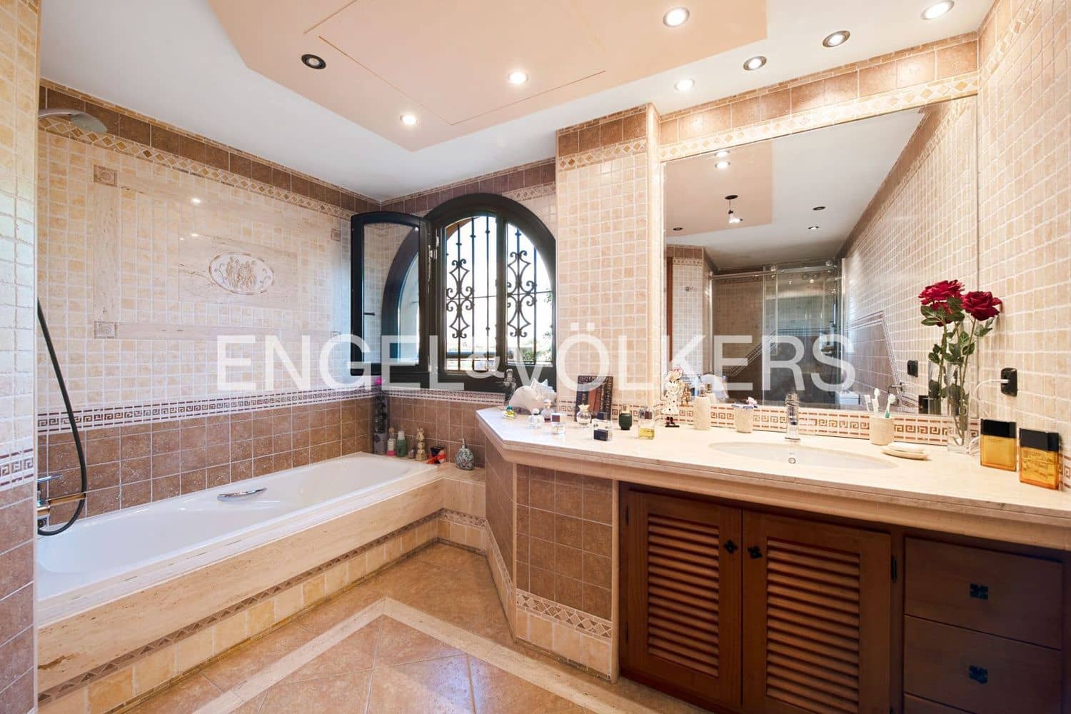 5 slaapkamer Villa te koop in Estepona met zwembad garage - € 2.300.000 (Ref: 9733553)