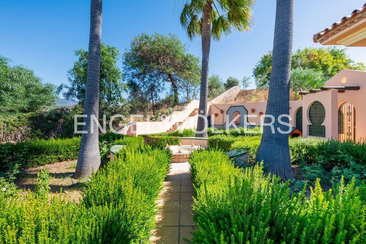 5 slaapkamer Villa te koop in Estepona met zwembad garage - € 2.300.000 (Ref: 9733553)