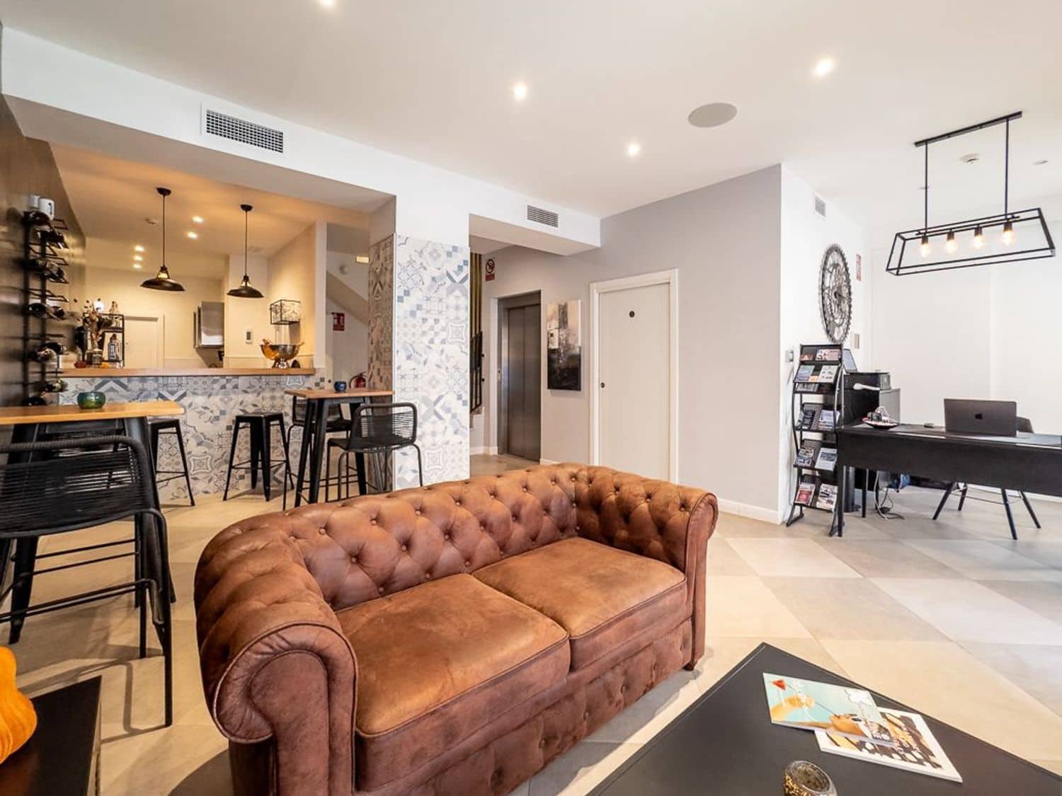 11 bedroom Hotel for sale in Estepona with garage - € 3,300,000 (Ref: 9733554)