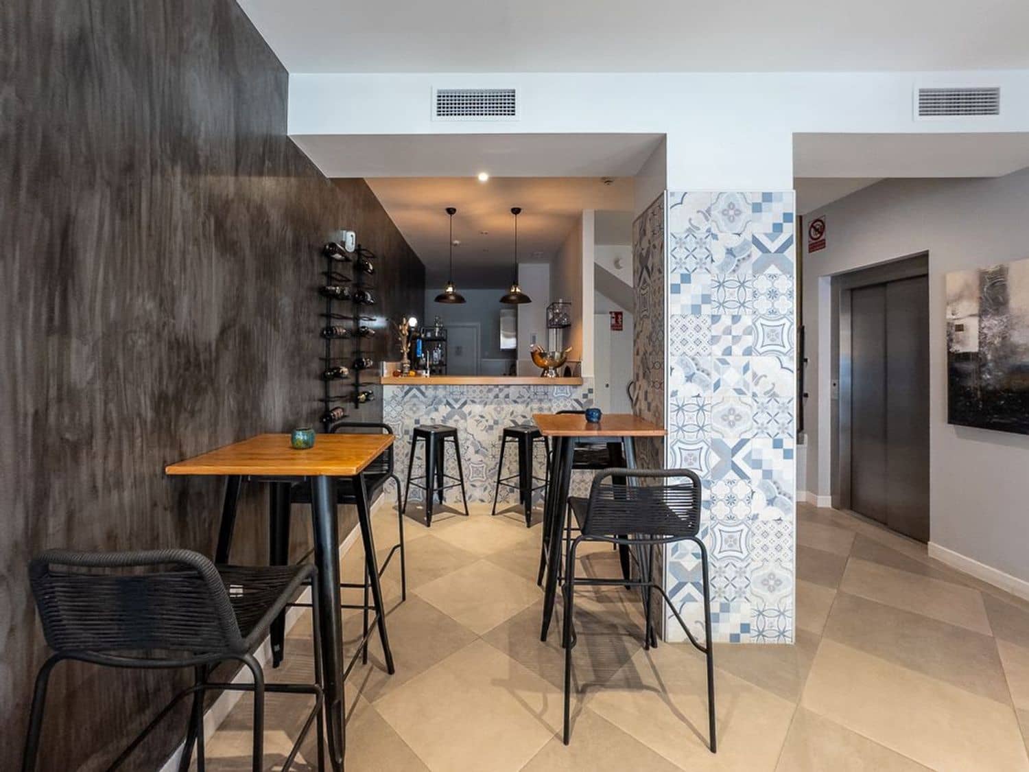 11 bedroom Hotel for sale in Estepona with garage - € 3,300,000 (Ref: 9733554)