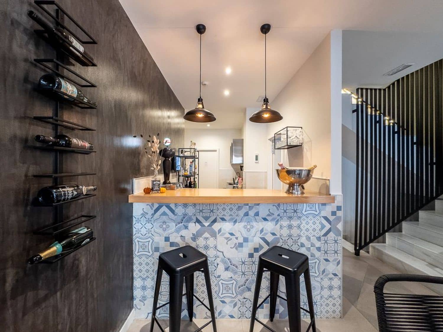 11 bedroom Hotel for sale in Estepona with garage - € 3,300,000 (Ref: 9733554)