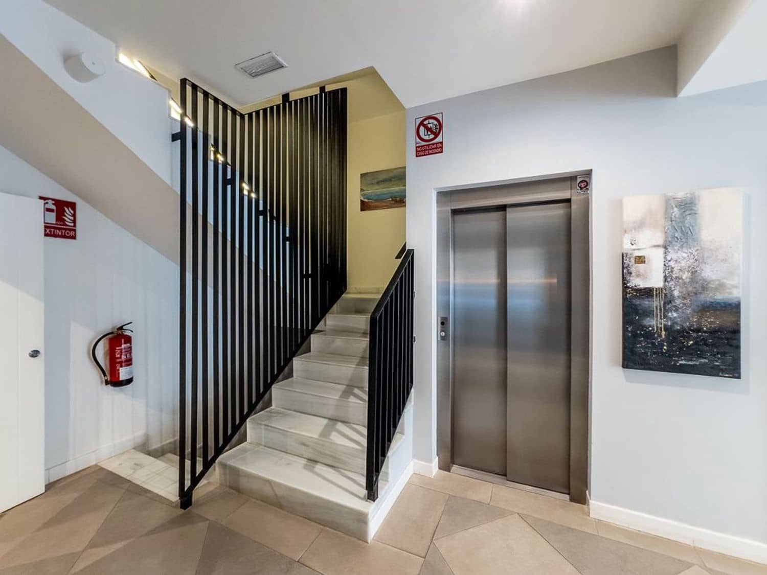 11 bedroom Hotel for sale in Estepona with garage - € 3,300,000 (Ref: 9733554)