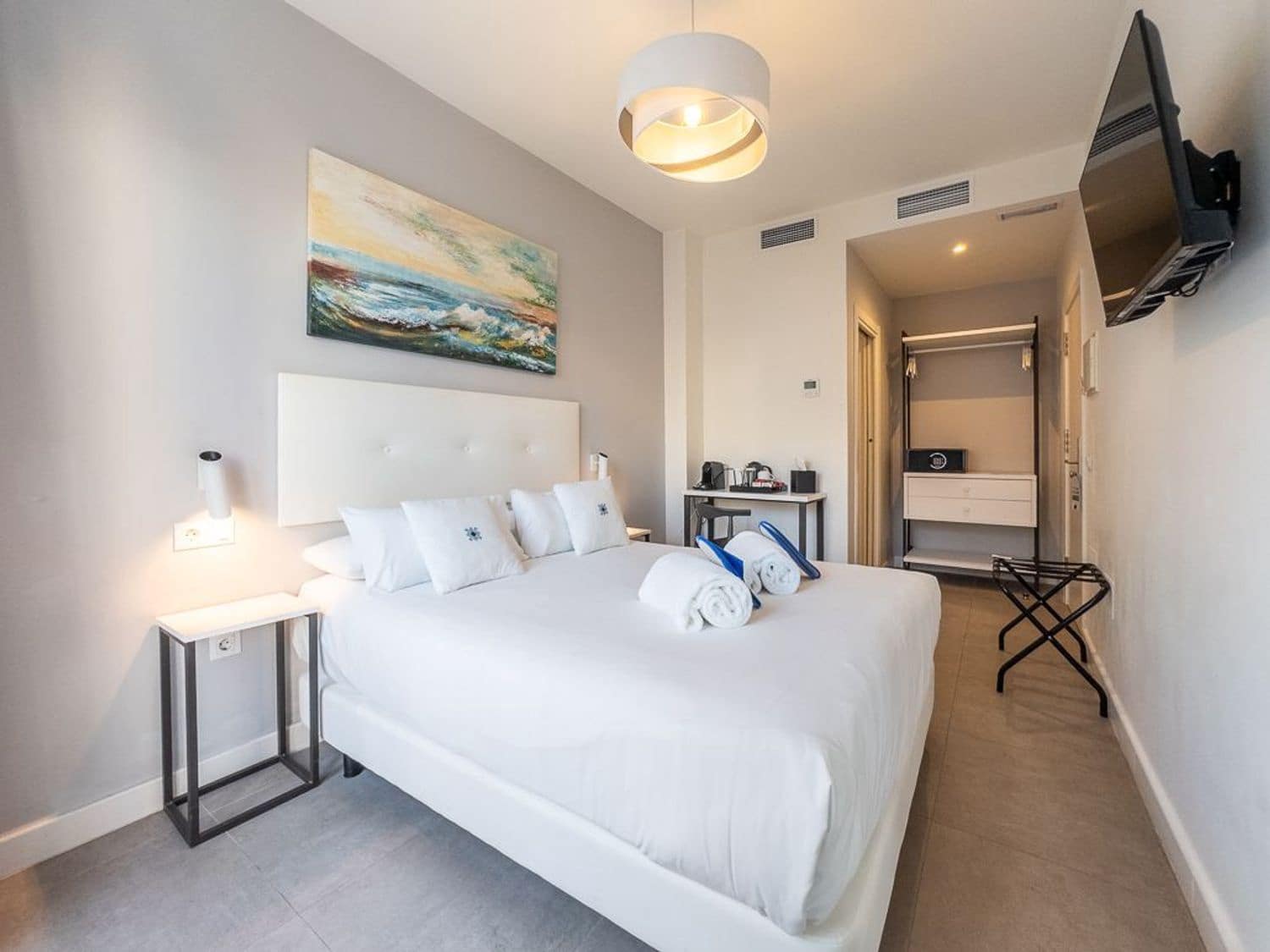 11 bedroom Hotel for sale in Estepona with garage - € 3,300,000 (Ref: 9733554)