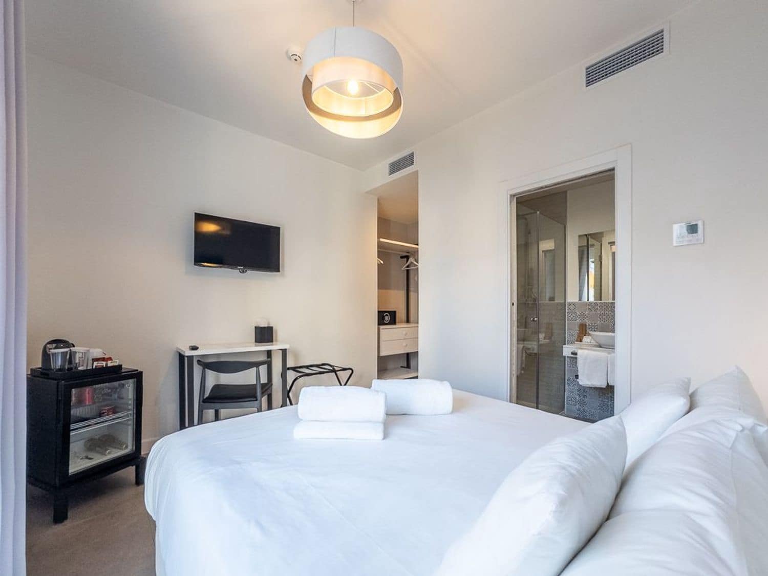 11 bedroom Hotel for sale in Estepona with garage - € 3,300,000 (Ref: 9733554)