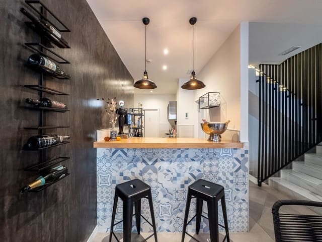 11 bedroom Hotel for sale in Centro, Estepona with garage - € 3,300,000 (Ref: 9733554)