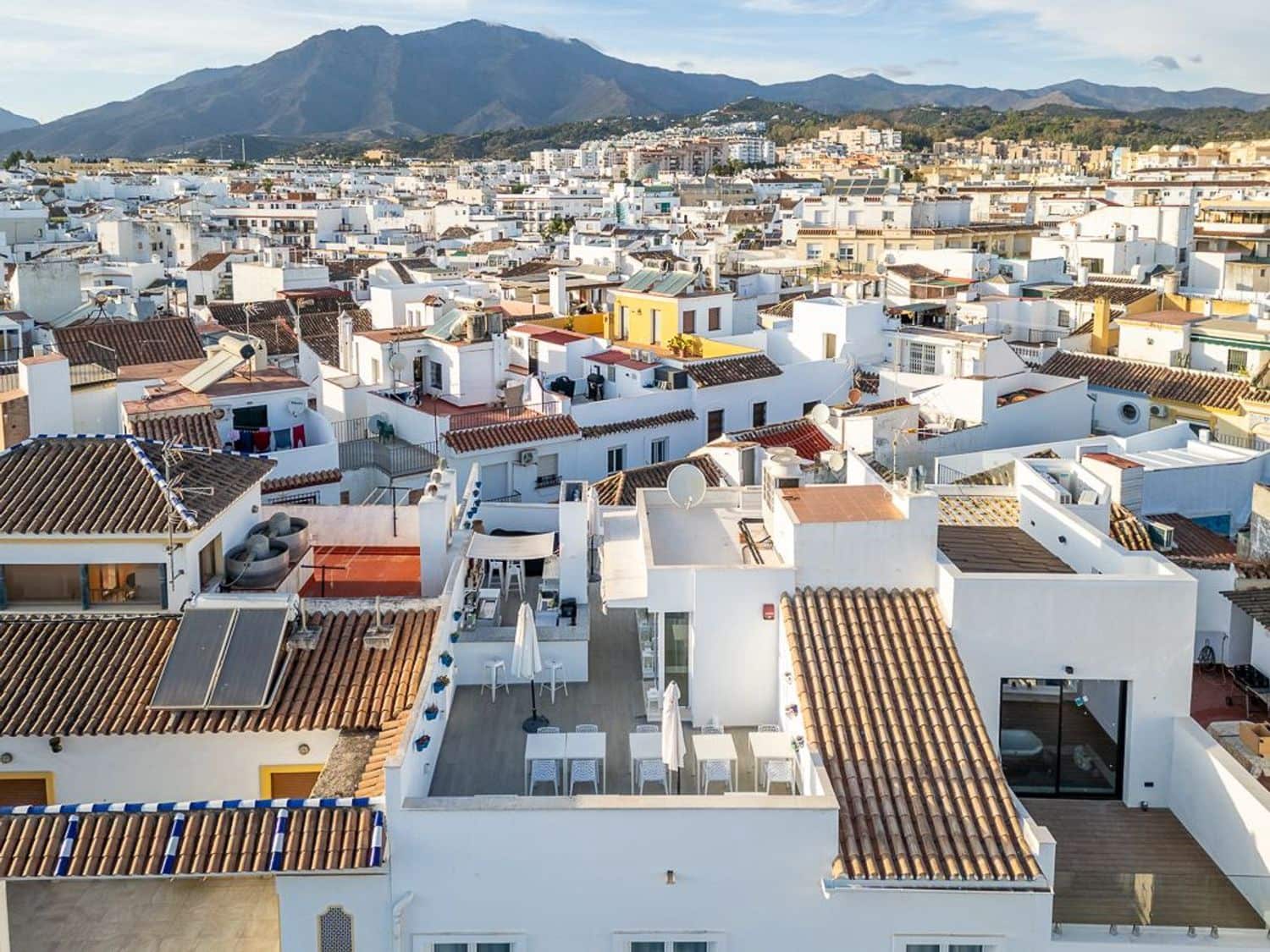 11 bedroom Hotel for sale in Estepona with garage - € 3,300,000 (Ref: 9733554)