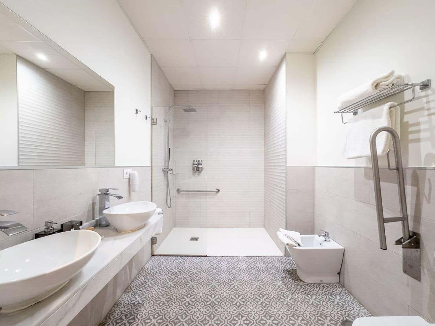 11 bedroom Hotel for sale in Estepona with garage - € 3,300,000 (Ref: 9733554)