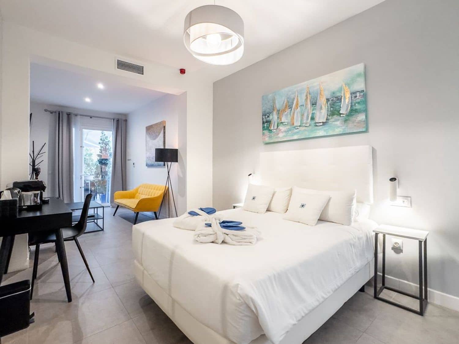 11 bedroom Hotel for sale in Estepona with garage - € 3,300,000 (Ref: 9733554)