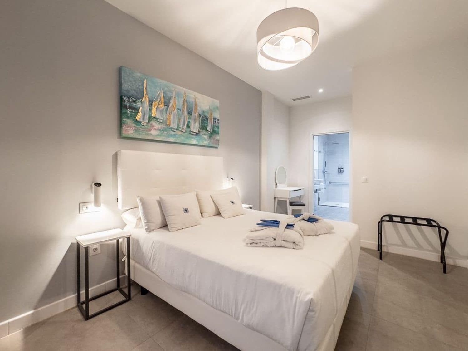 11 bedroom Hotel for sale in Estepona with garage - € 3,300,000 (Ref: 9733554)