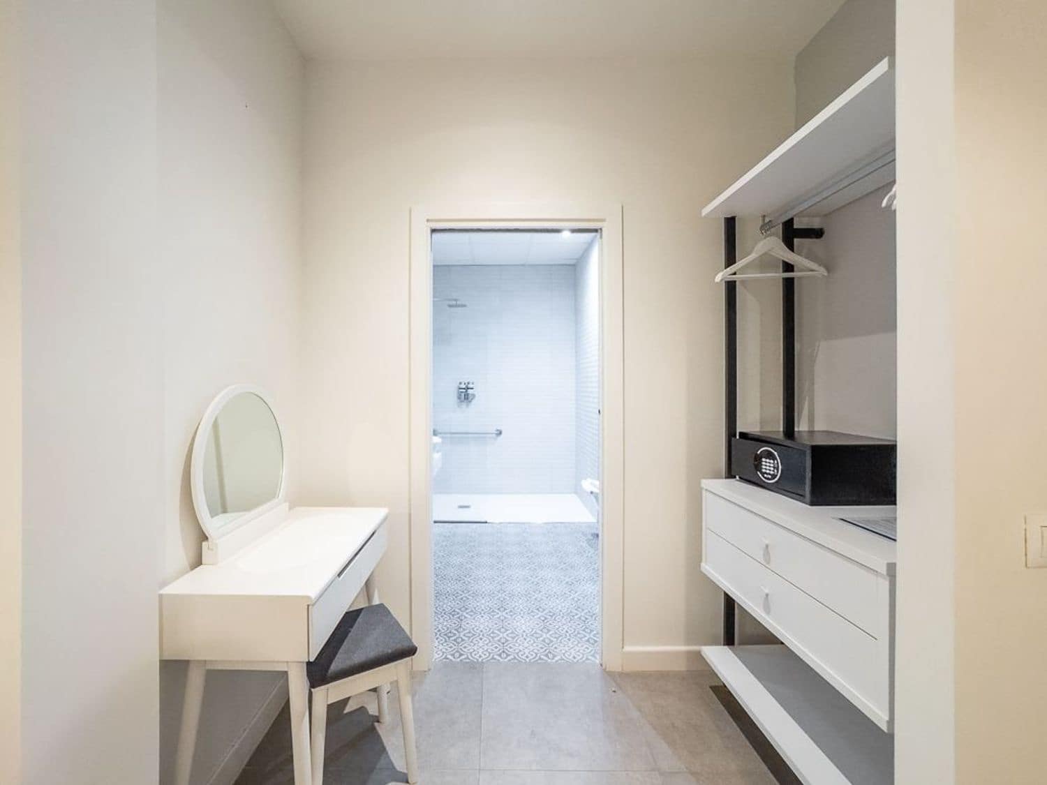 11 bedroom Hotel for sale in Estepona with garage - € 3,300,000 (Ref: 9733554)