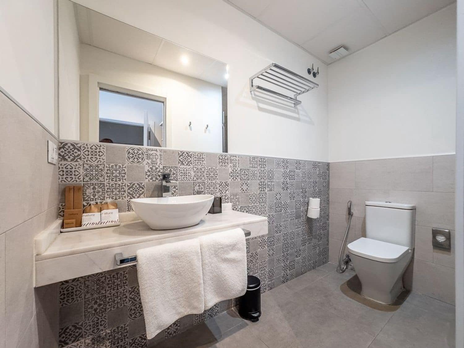 11 bedroom Hotel for sale in Estepona with garage - € 3,300,000 (Ref: 9733554)