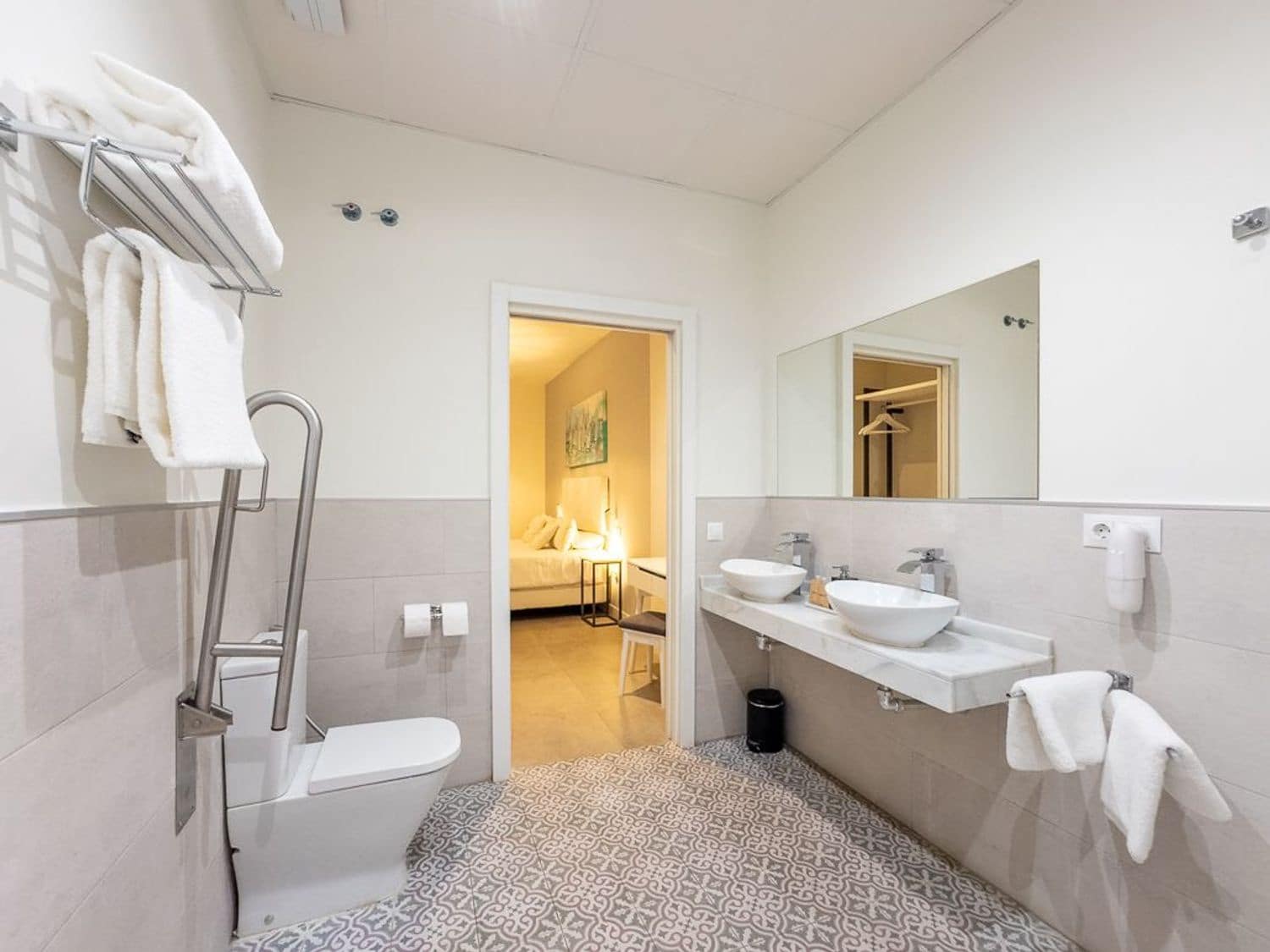 11 bedroom Hotel for sale in Estepona with garage - € 3,300,000 (Ref: 9733554)