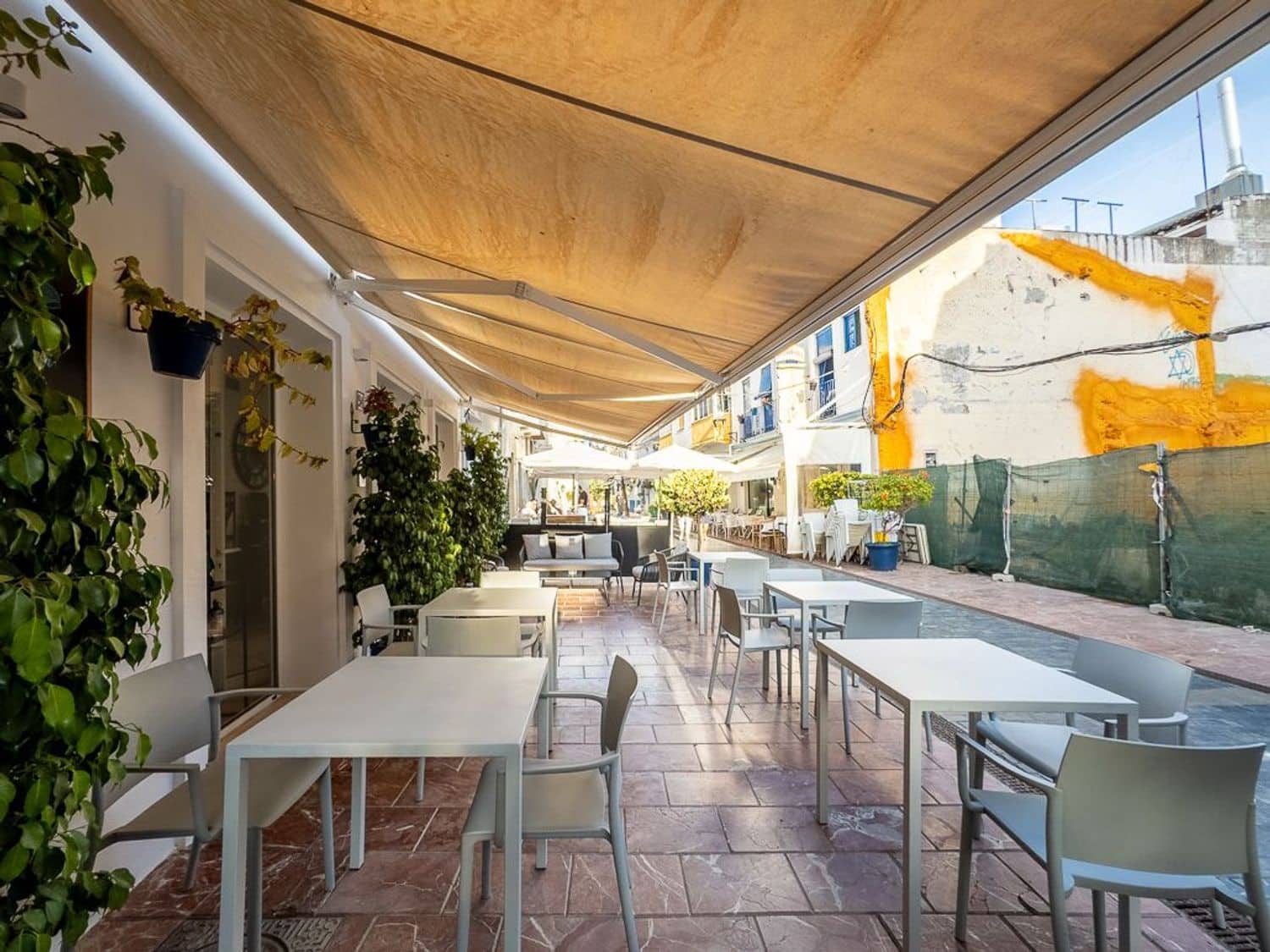 11 bedroom Hotel for sale in Estepona with garage - € 3,300,000 (Ref: 9733554)