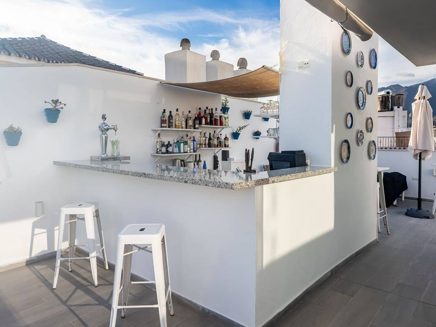 11 bedroom Hotel for sale in Estepona with garage - € 3,300,000 (Ref: 9733554)