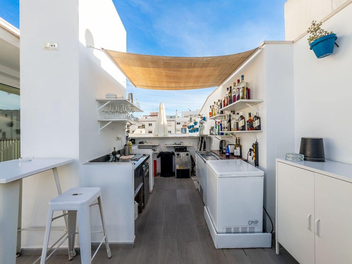 11 bedroom Hotel for sale in Estepona with garage - € 3,300,000 (Ref: 9733554)