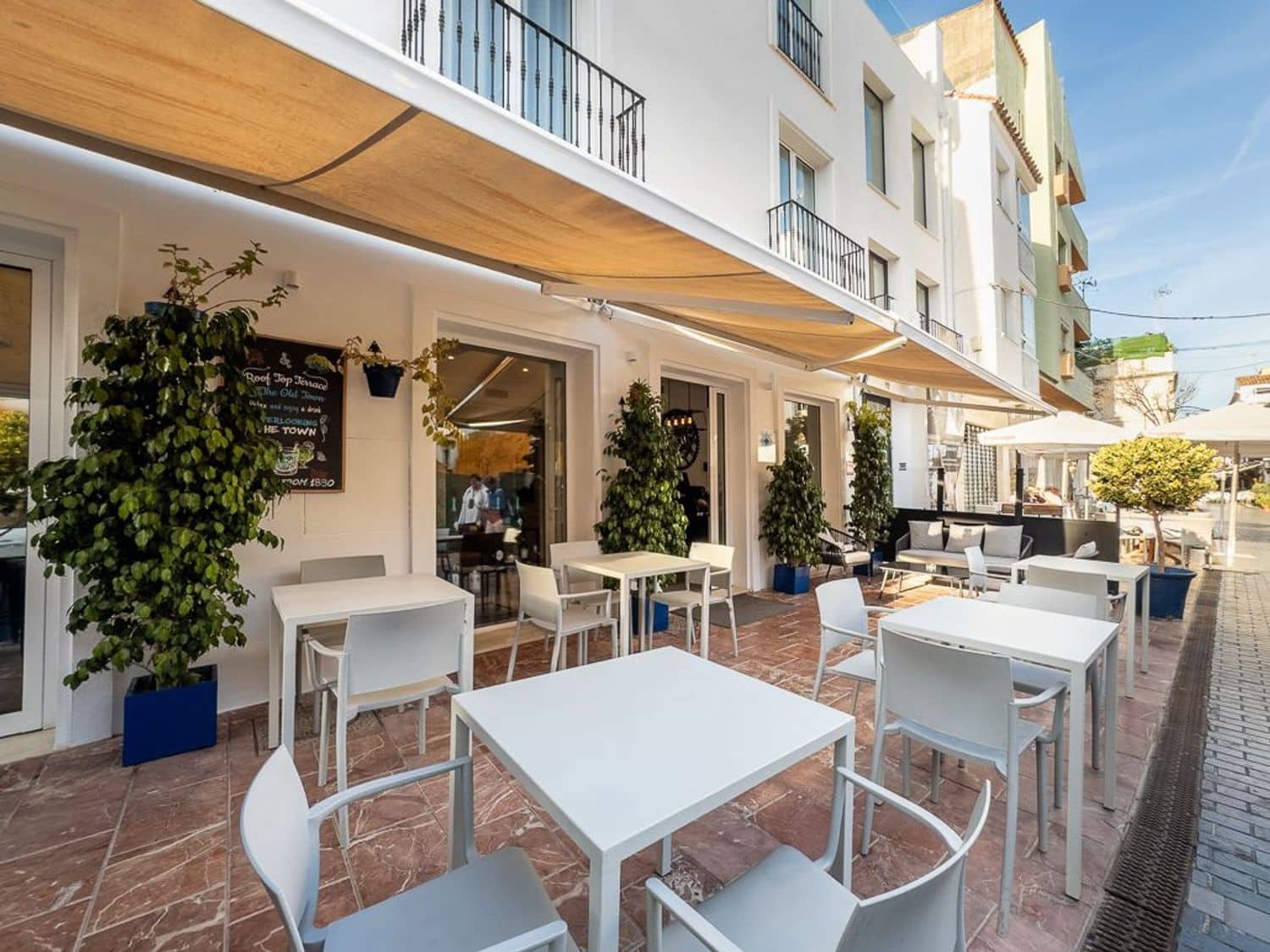 11 bedroom Hotel for sale in Estepona with garage - € 3,300,000 (Ref: 9733554)