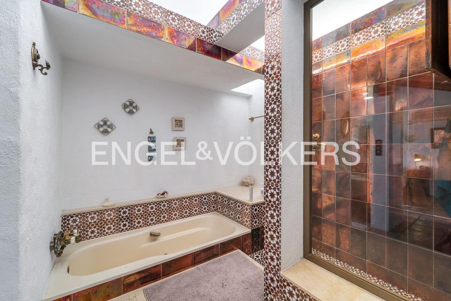 5 bedroom Villa for sale in Bahia Dorada with pool garage - € 1,900,000 (Ref: 9733557)