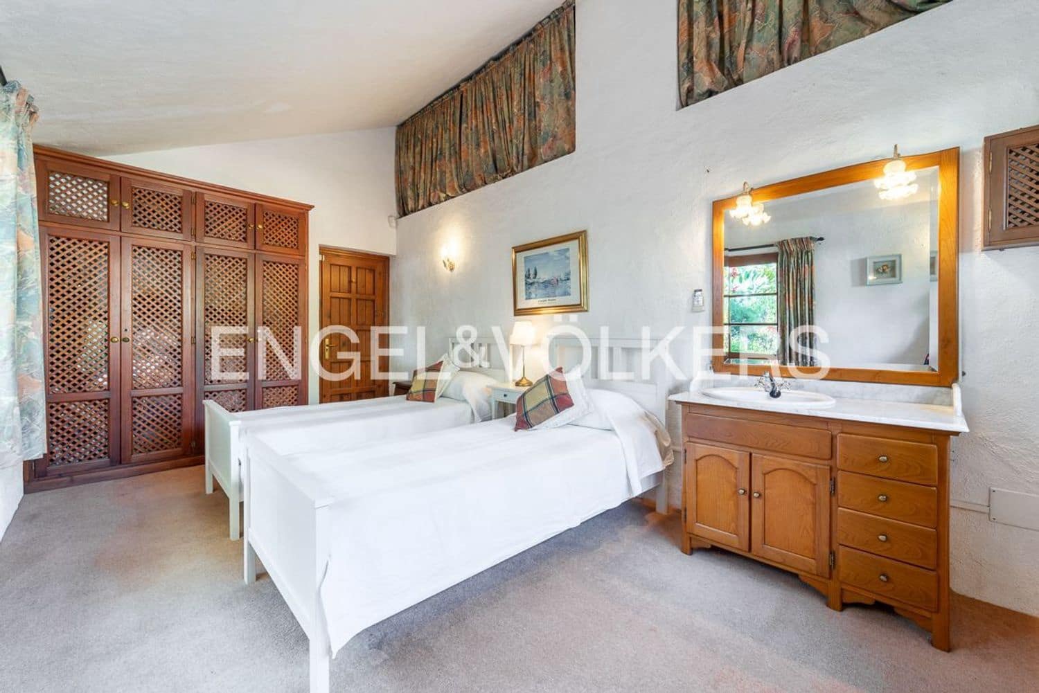 5 bedroom Villa for sale in Bahia Dorada with pool garage - € 1,900,000 (Ref: 9733557)