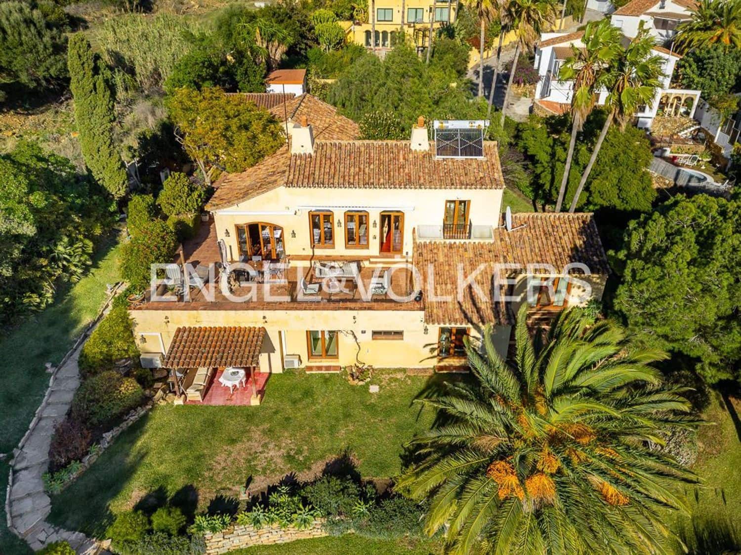 5 bedroom Villa for sale in Bahia Dorada with pool garage - € 1,900,000 (Ref: 9733557)