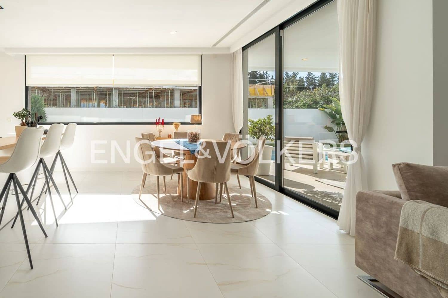 4 slaapkamer Villa te koop in New Golden Mile met zwembad garage - € 1.395.000 (Ref: 9733558)