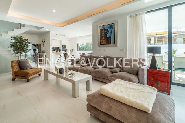 4 slaapkamer Villa te koop in La Concha - Resina Golf, Estepona met zwembad garage - € 1.395.000 (Ref: 9733558)