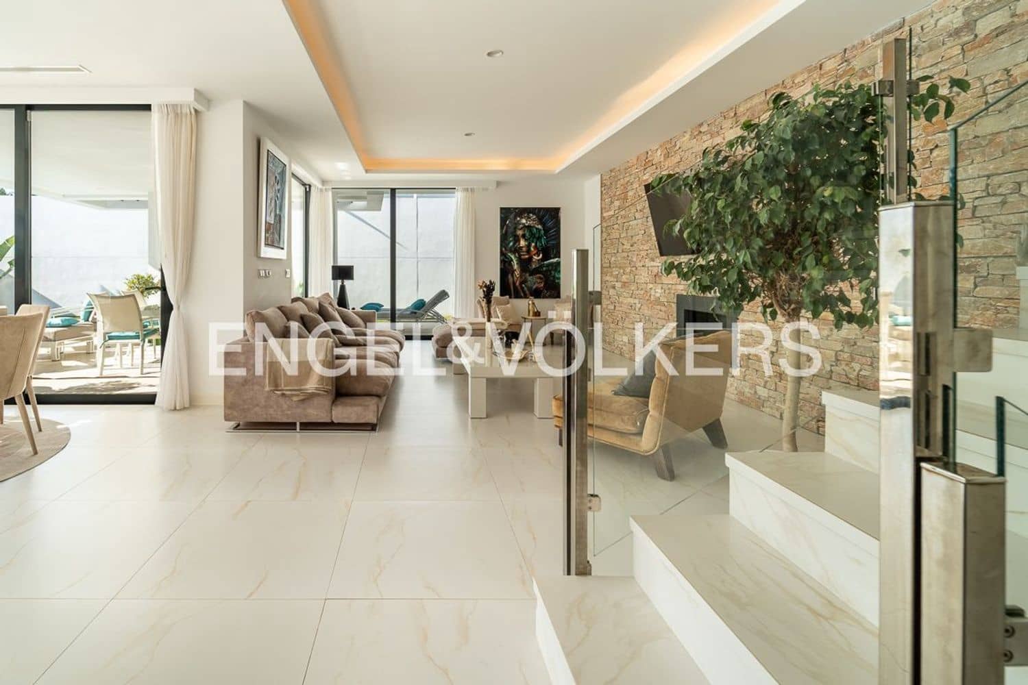 4 slaapkamer Villa te koop in New Golden Mile met zwembad garage - € 1.395.000 (Ref: 9733558)