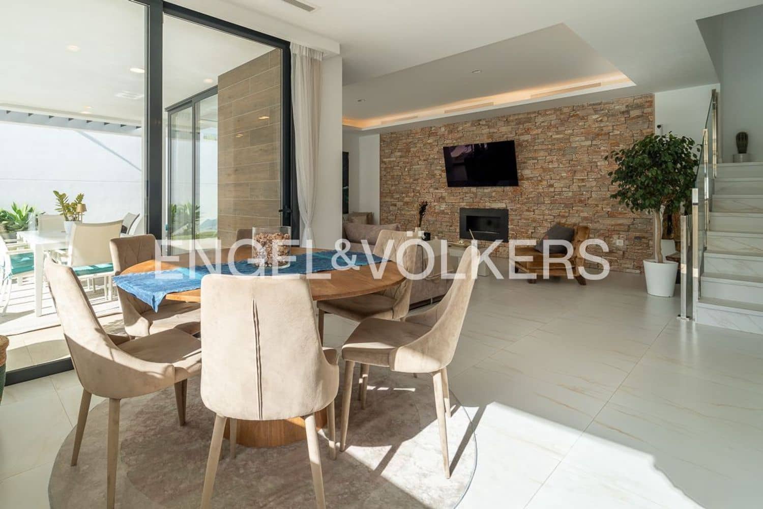 4 slaapkamer Villa te koop in New Golden Mile met zwembad garage - € 1.395.000 (Ref: 9733558)