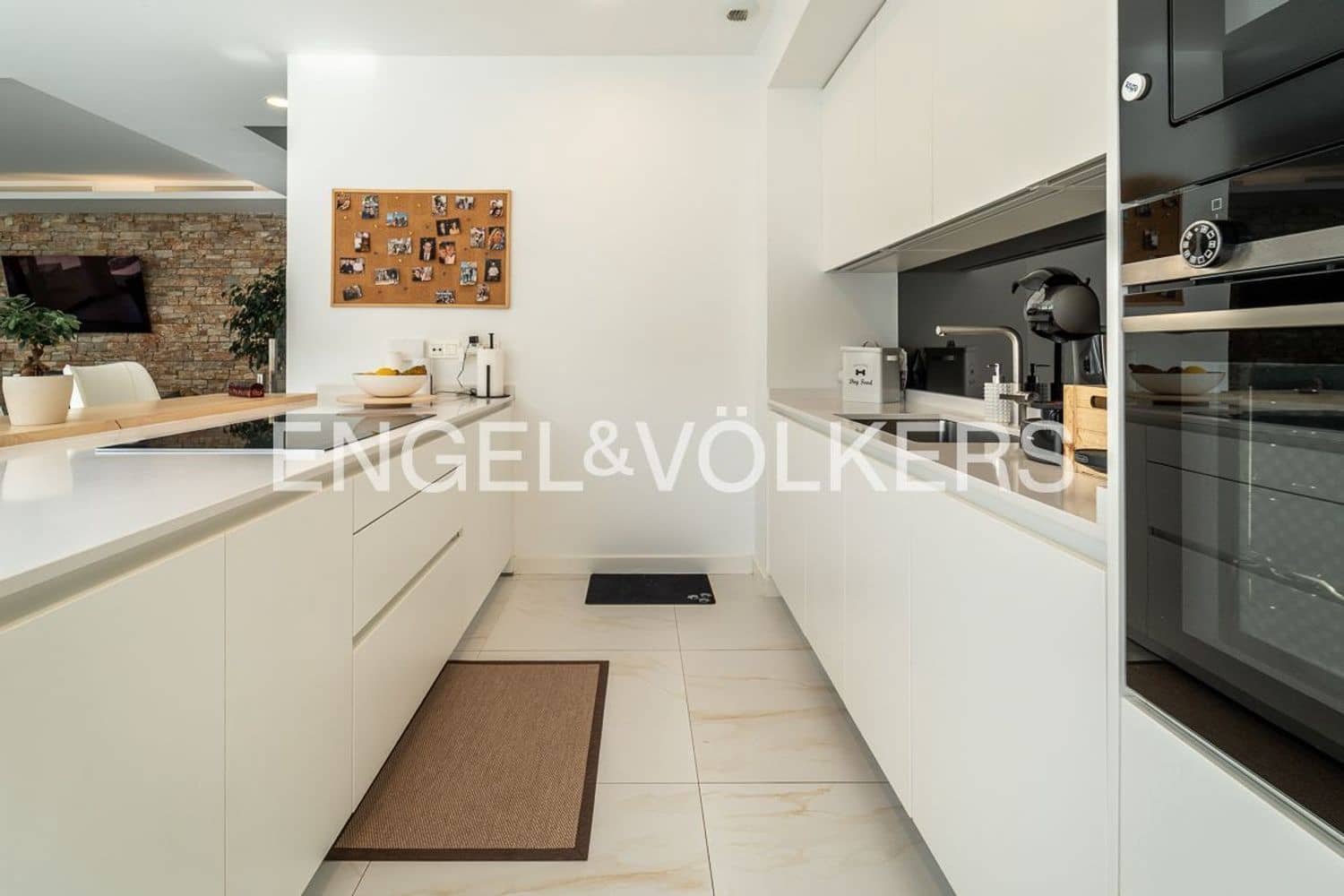 4 slaapkamer Villa te koop in New Golden Mile met zwembad garage - € 1.395.000 (Ref: 9733558)