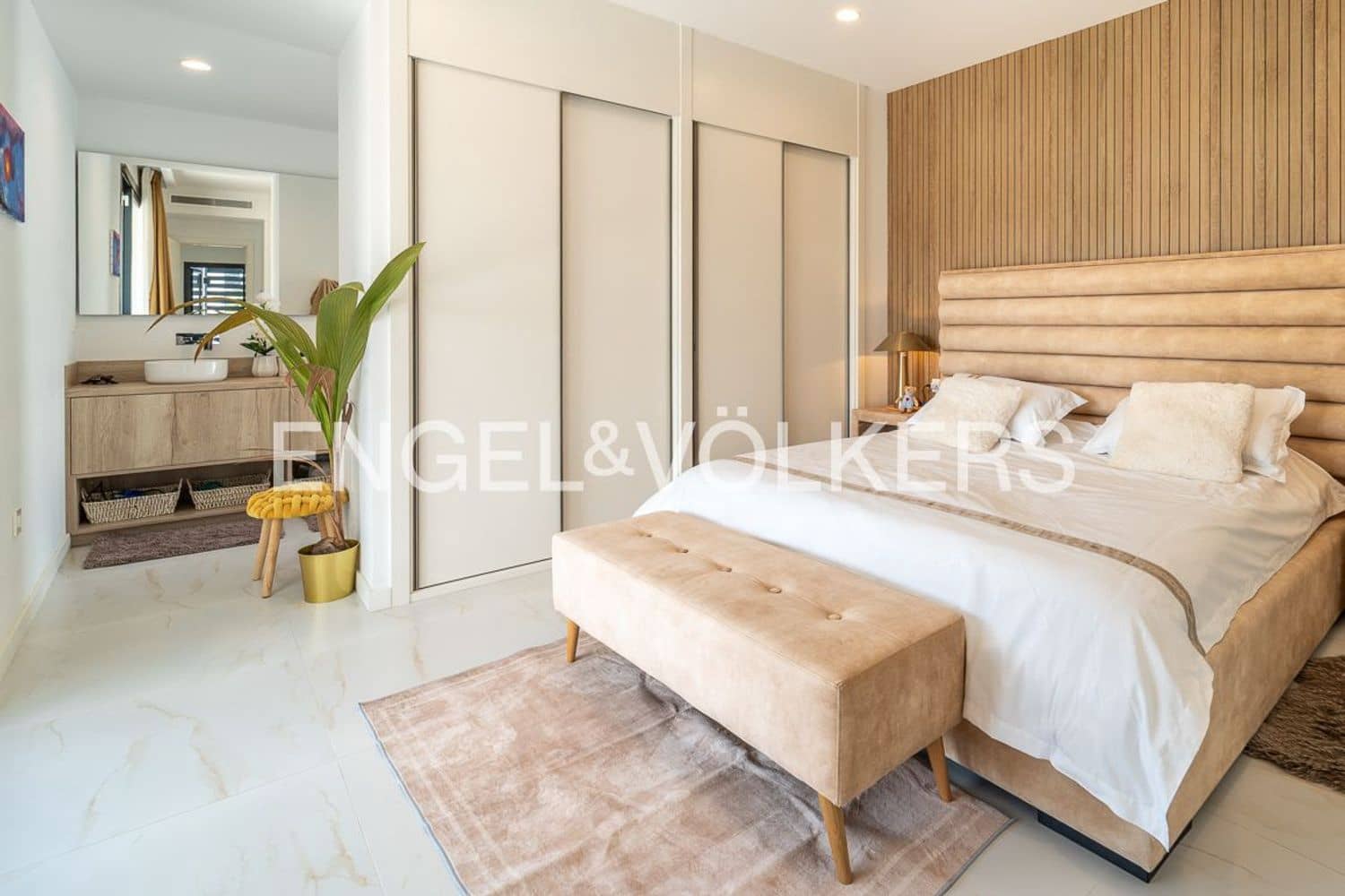 4 slaapkamer Villa te koop in New Golden Mile met zwembad garage - € 1.395.000 (Ref: 9733558)