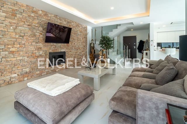 4 slaapkamer Villa te koop in La Concha - Resina Golf, Estepona met zwembad garage - € 1.395.000 (Ref: 9733558)