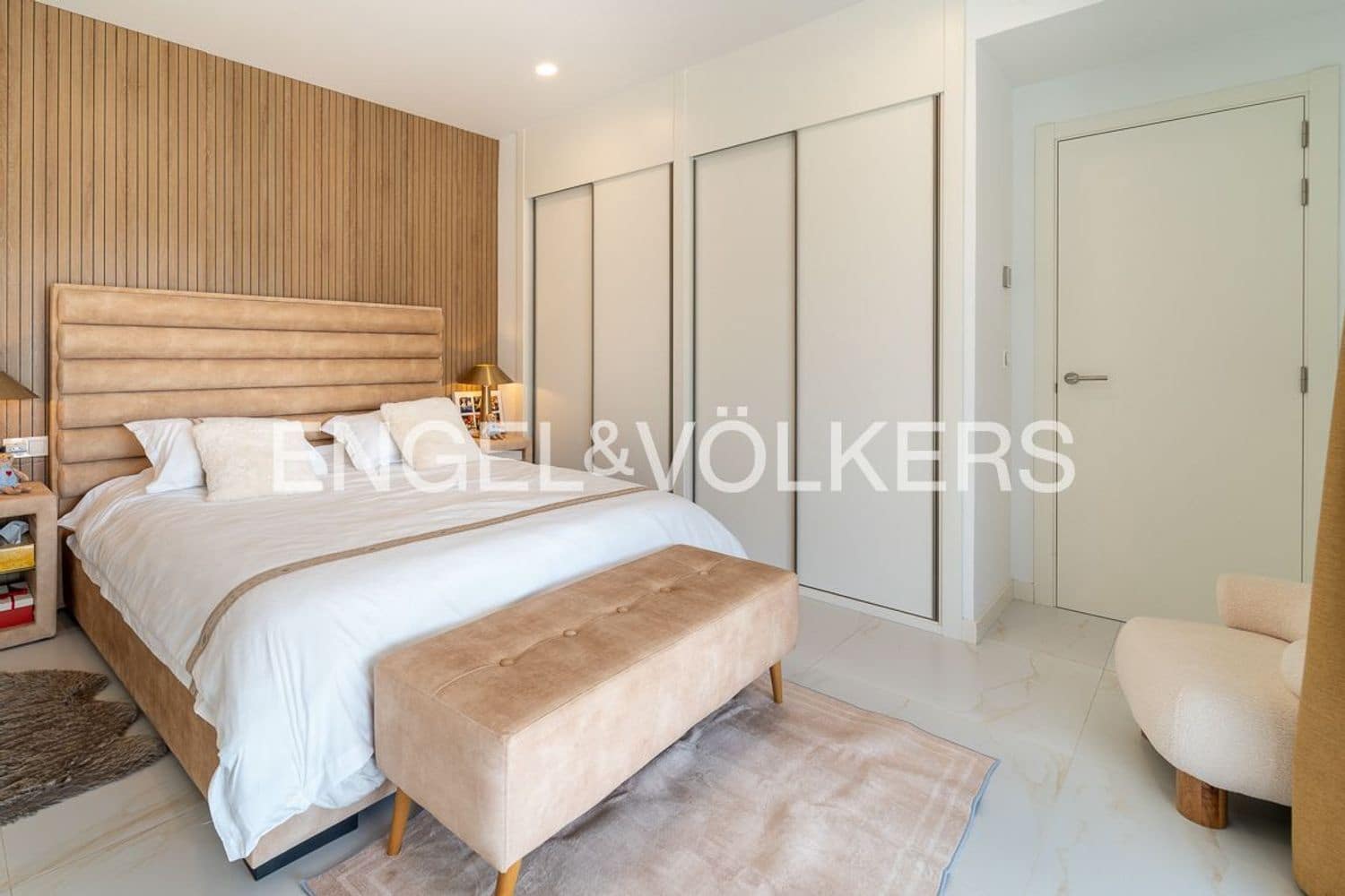 4 slaapkamer Villa te koop in New Golden Mile met zwembad garage - € 1.395.000 (Ref: 9733558)