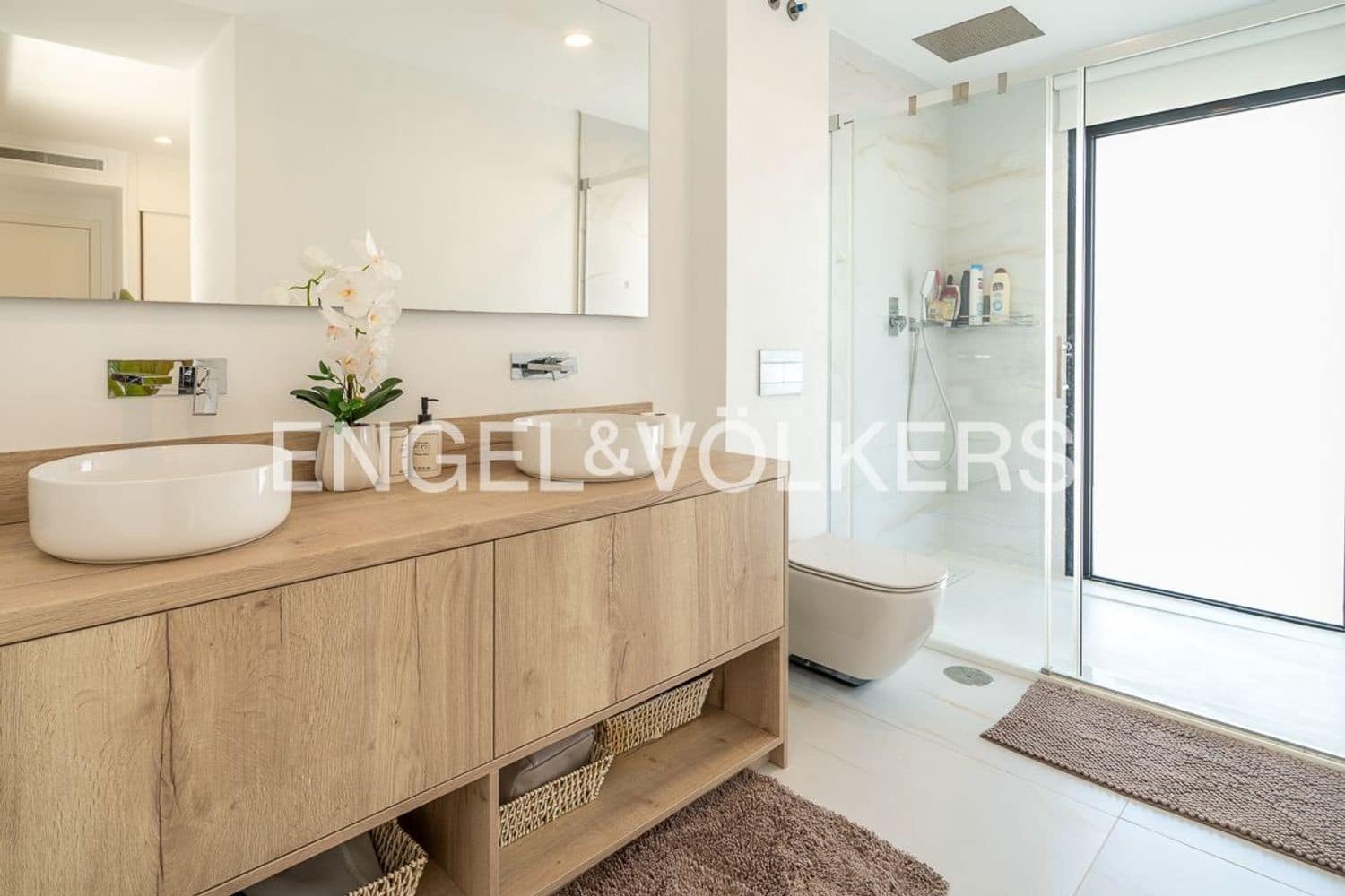 4 slaapkamer Villa te koop in New Golden Mile met zwembad garage - € 1.395.000 (Ref: 9733558)