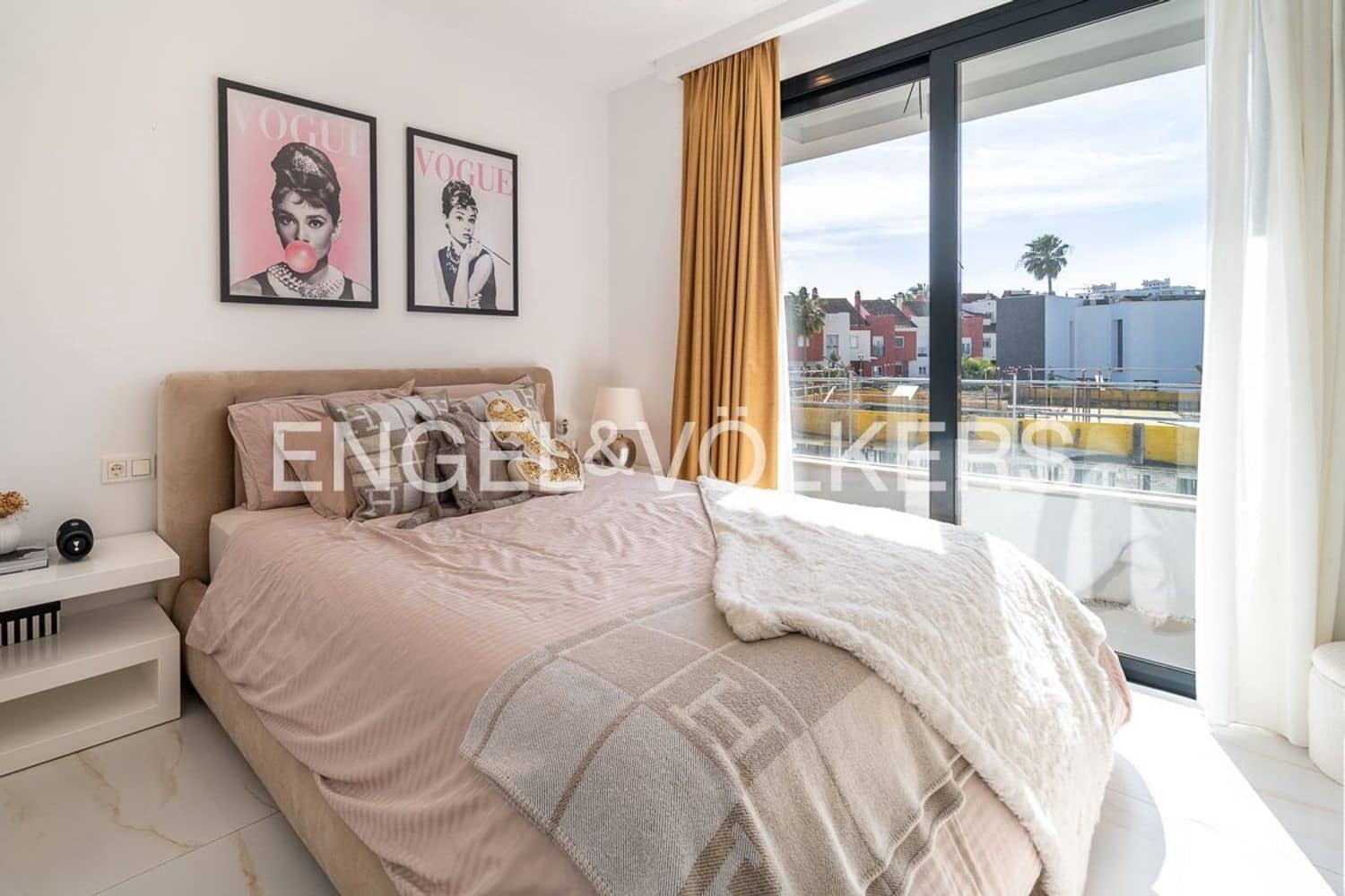 4 slaapkamer Villa te koop in New Golden Mile met zwembad garage - € 1.395.000 (Ref: 9733558)