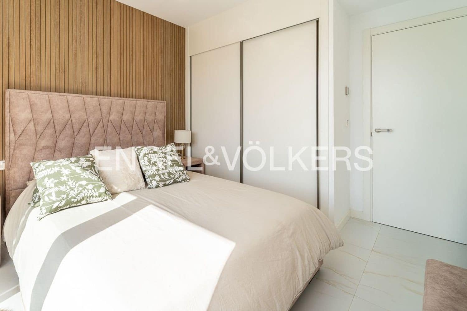 4 slaapkamer Villa te koop in New Golden Mile met zwembad garage - € 1.395.000 (Ref: 9733558)