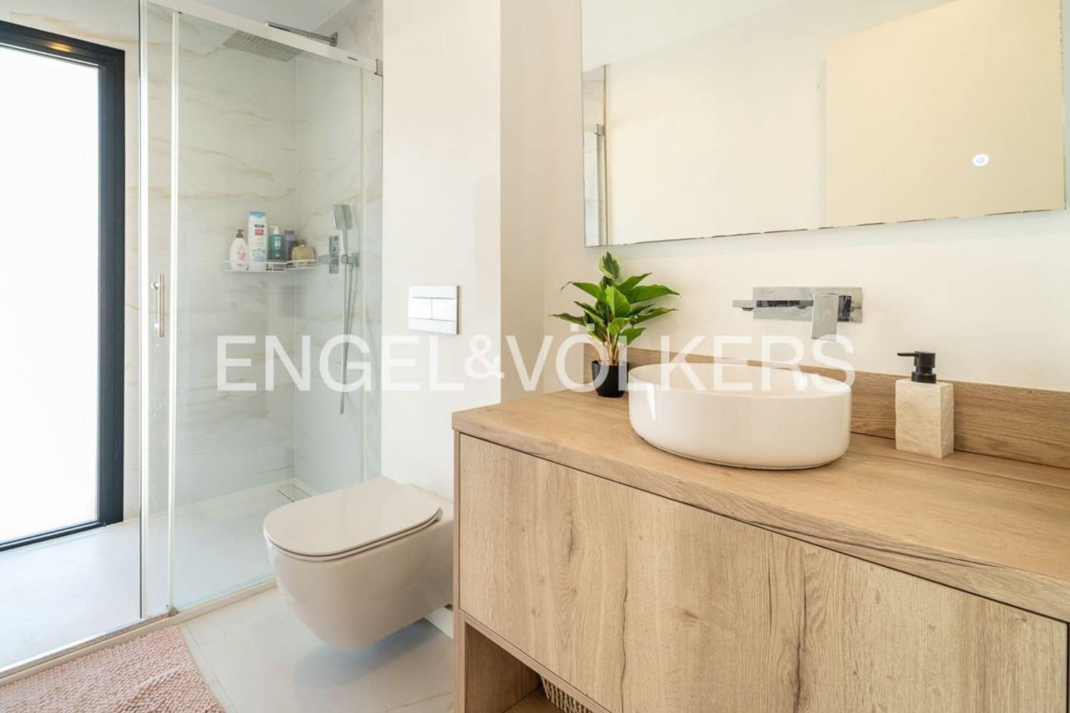 4 slaapkamer Villa te koop in New Golden Mile met zwembad garage - € 1.395.000 (Ref: 9733558)