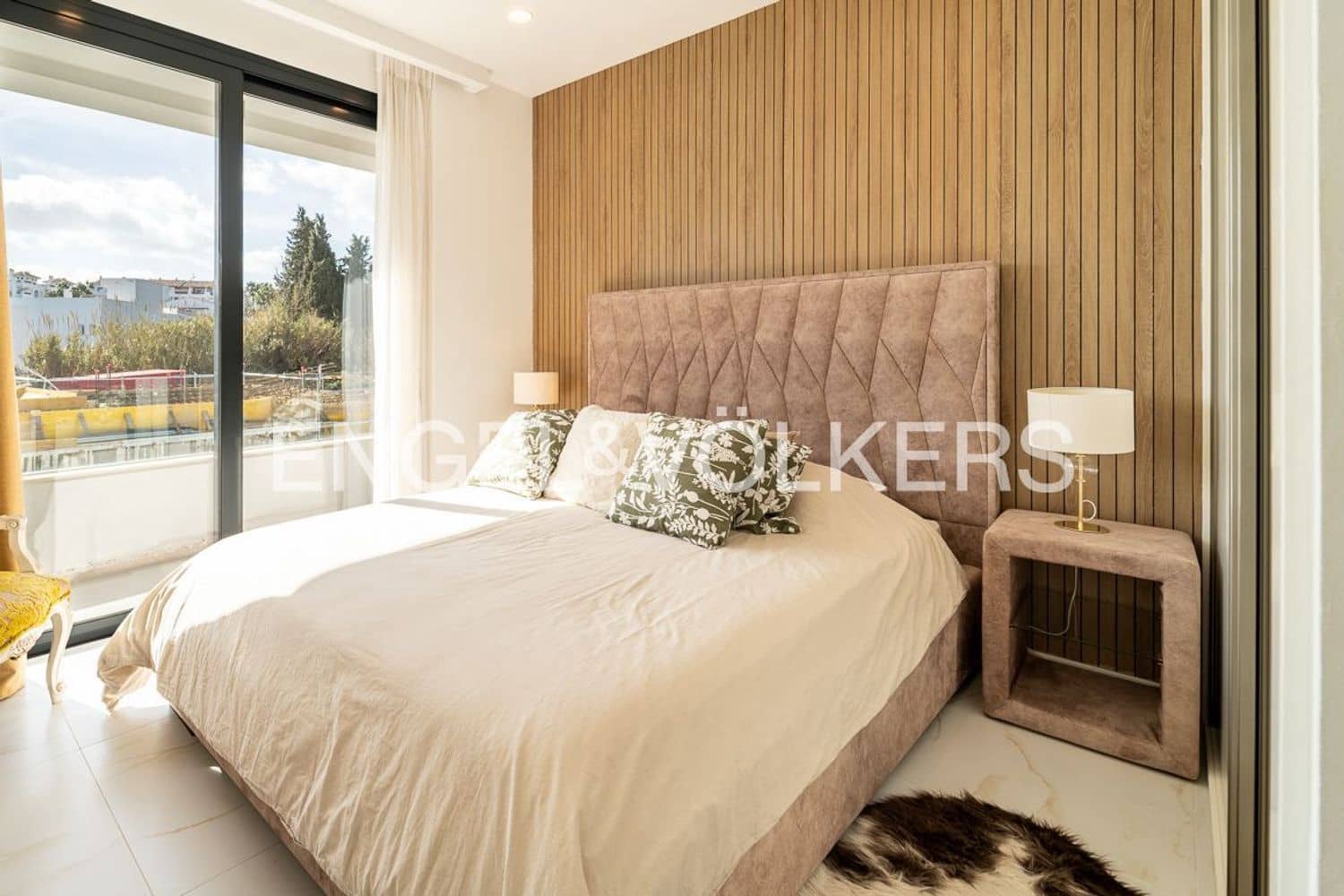 4 slaapkamer Villa te koop in New Golden Mile met zwembad garage - € 1.395.000 (Ref: 9733558)