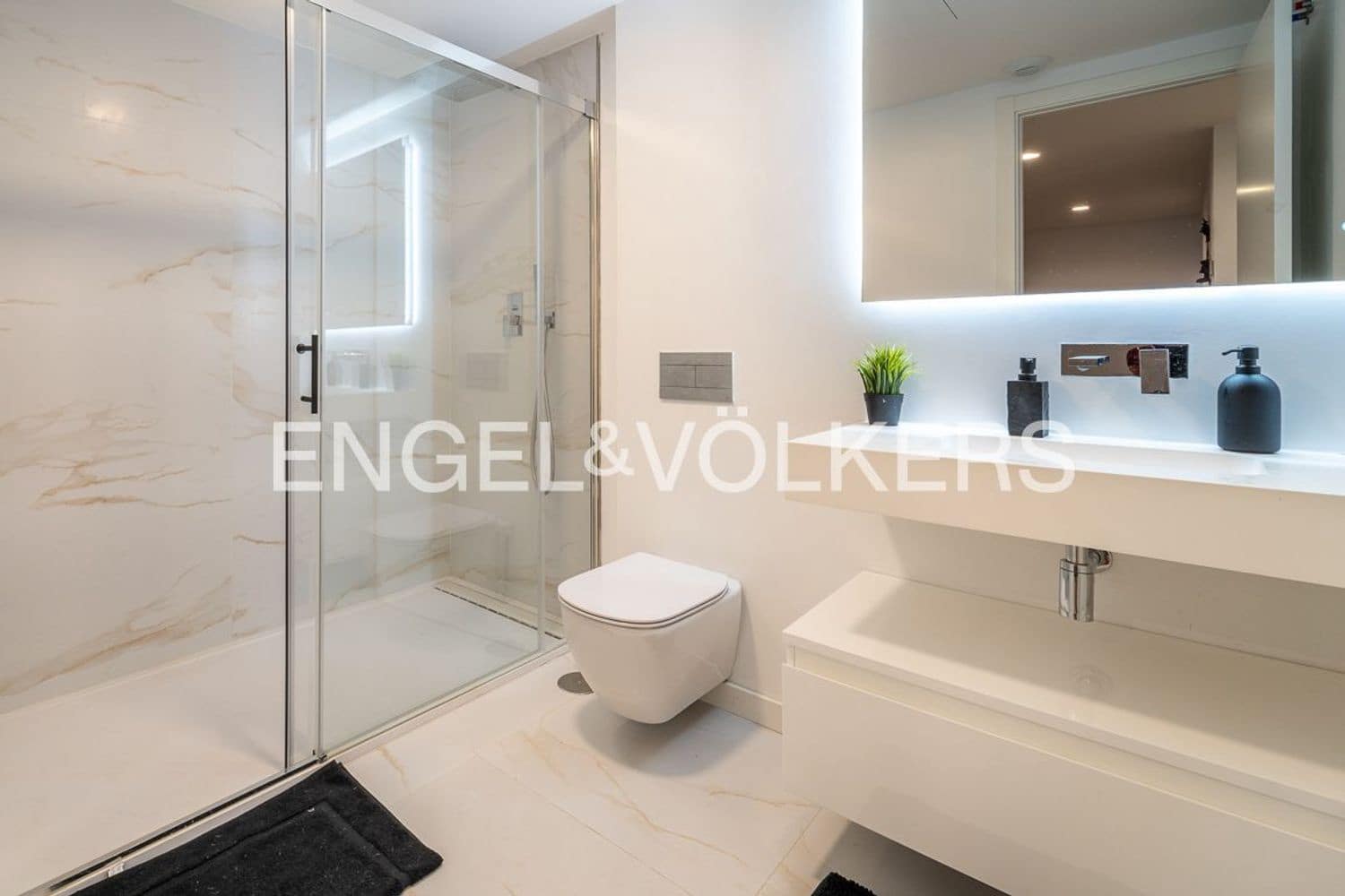 4 slaapkamer Villa te koop in New Golden Mile met zwembad garage - € 1.395.000 (Ref: 9733558)
