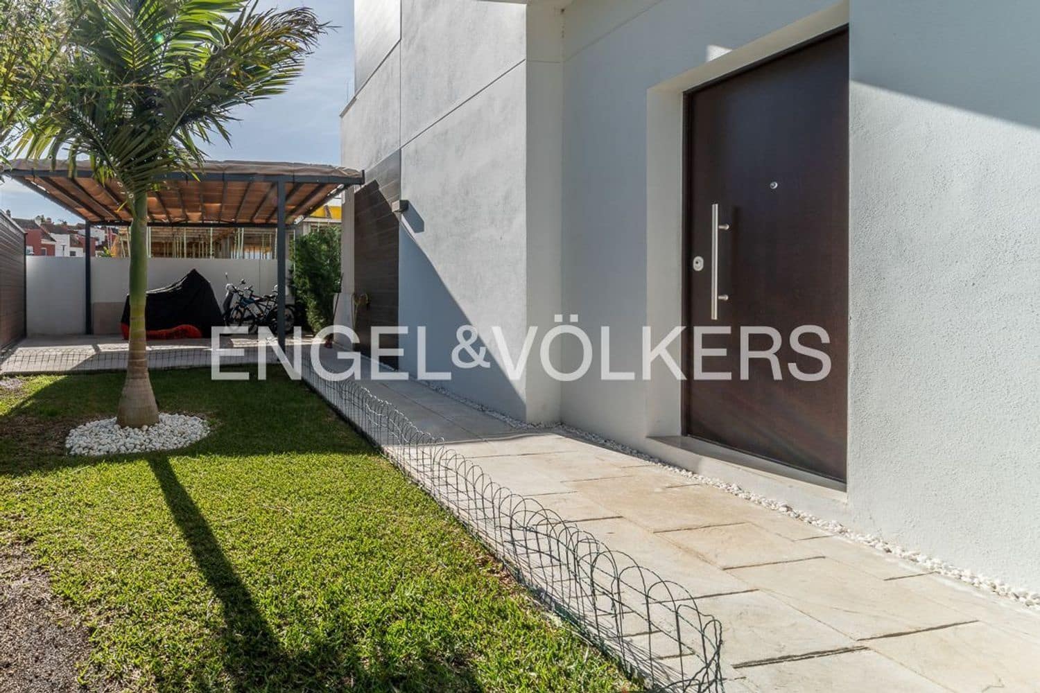 4 slaapkamer Villa te koop in New Golden Mile met zwembad garage - € 1.395.000 (Ref: 9733558)
