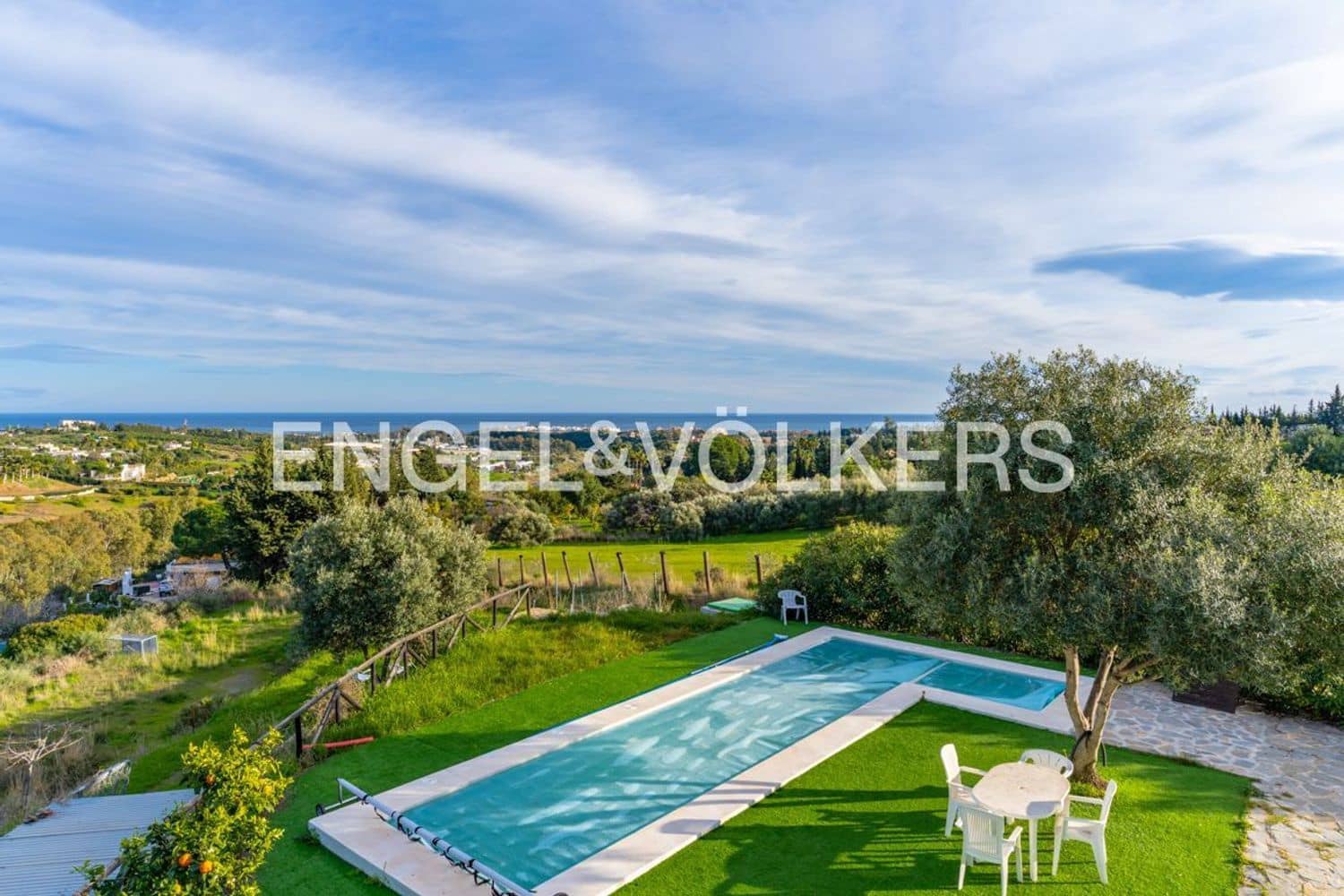 4 quarto Moradia para venda em Estepona com piscina garagem - 1 300 000 € (Ref: 9733559)