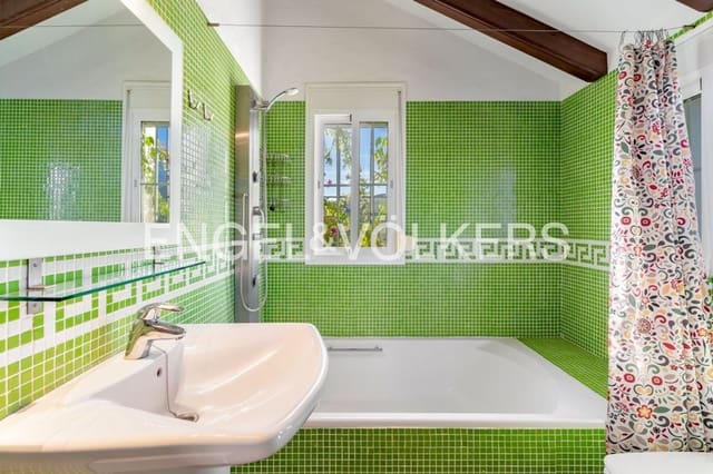 4 quarto Moradia para venda em Parque Central, Estepona com piscina garagem - 1 300 000 € (Ref: 9733559)