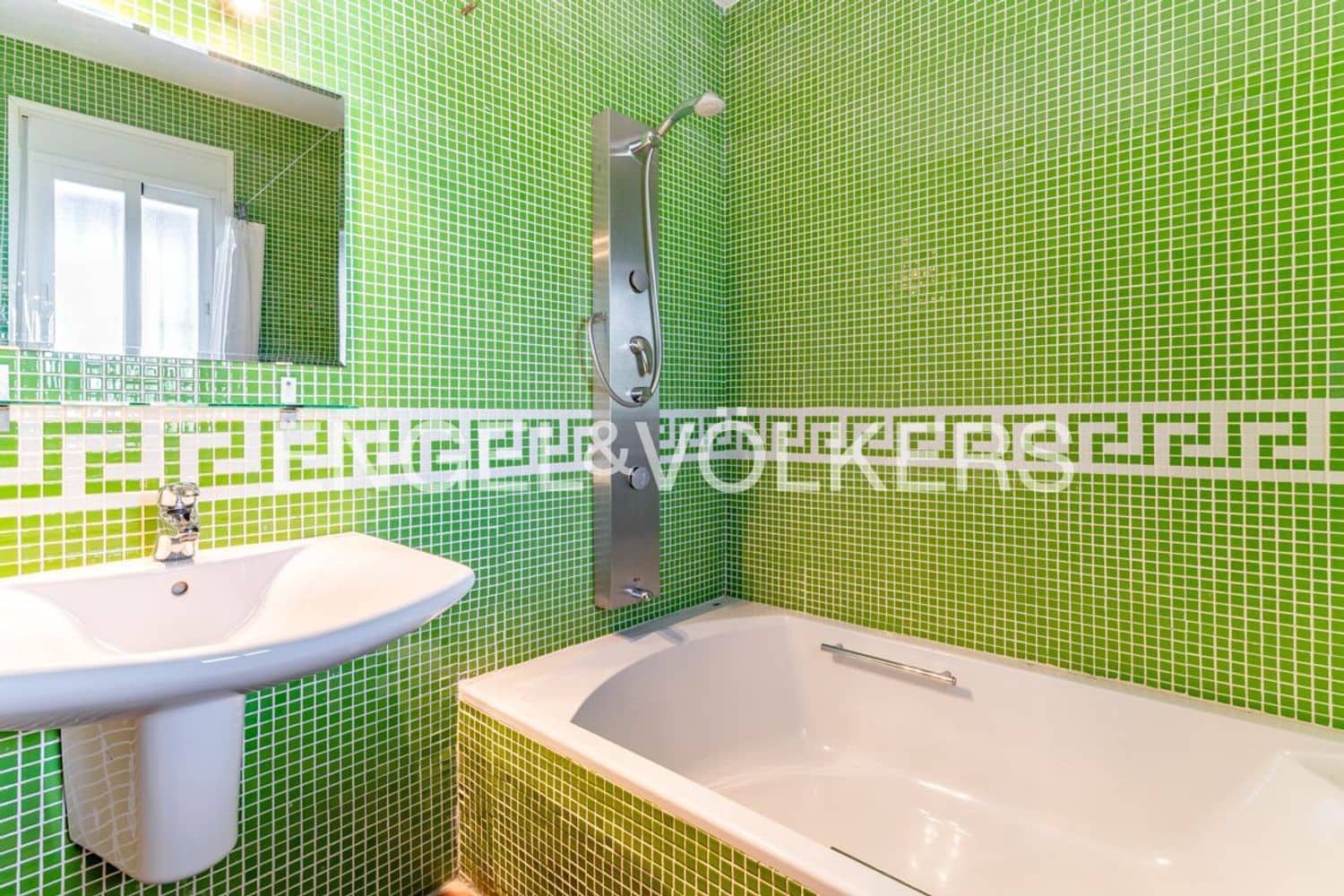 4 quarto Moradia para venda em Estepona com piscina garagem - 1 300 000 € (Ref: 9733559)