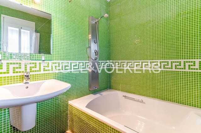 4 quarto Moradia para venda em Parque Central, Estepona com piscina garagem - 1 300 000 € (Ref: 9733559)