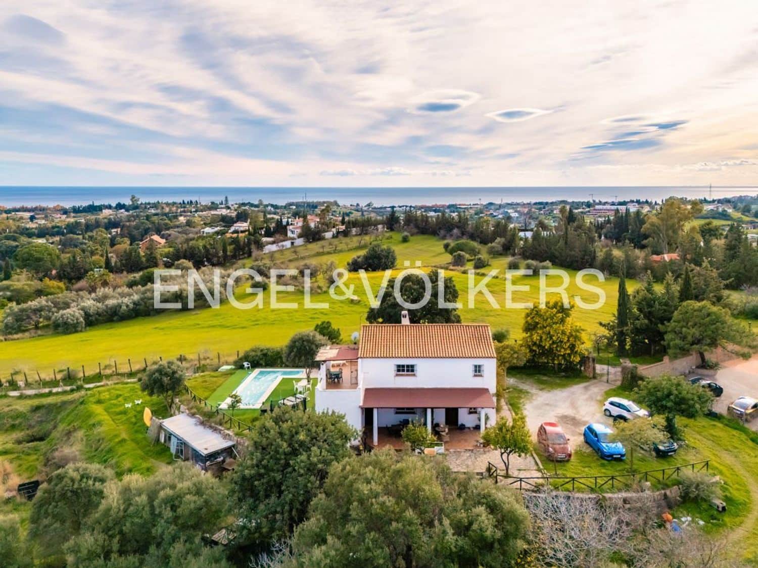 4 quarto Moradia para venda em Estepona com piscina garagem - 1 300 000 € (Ref: 9733559)