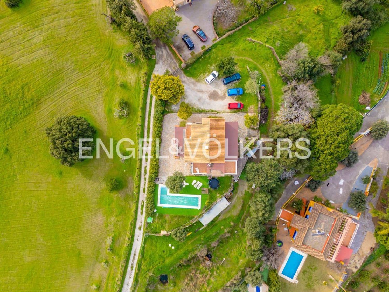 4 quarto Moradia para venda em Estepona com piscina garagem - 1 300 000 € (Ref: 9733559)