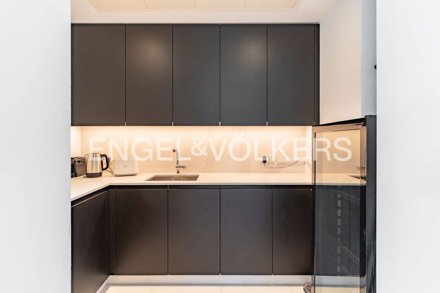 5 bedroom Villa for sale in El Paraiso with pool garage - € 2,495,000 (Ref: 9733560)