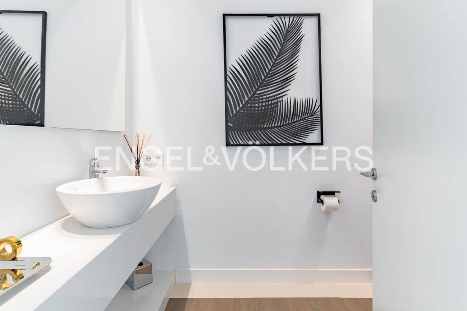 5 bedroom Villa for sale in El Paraiso with pool garage - € 2,495,000 (Ref: 9733560)