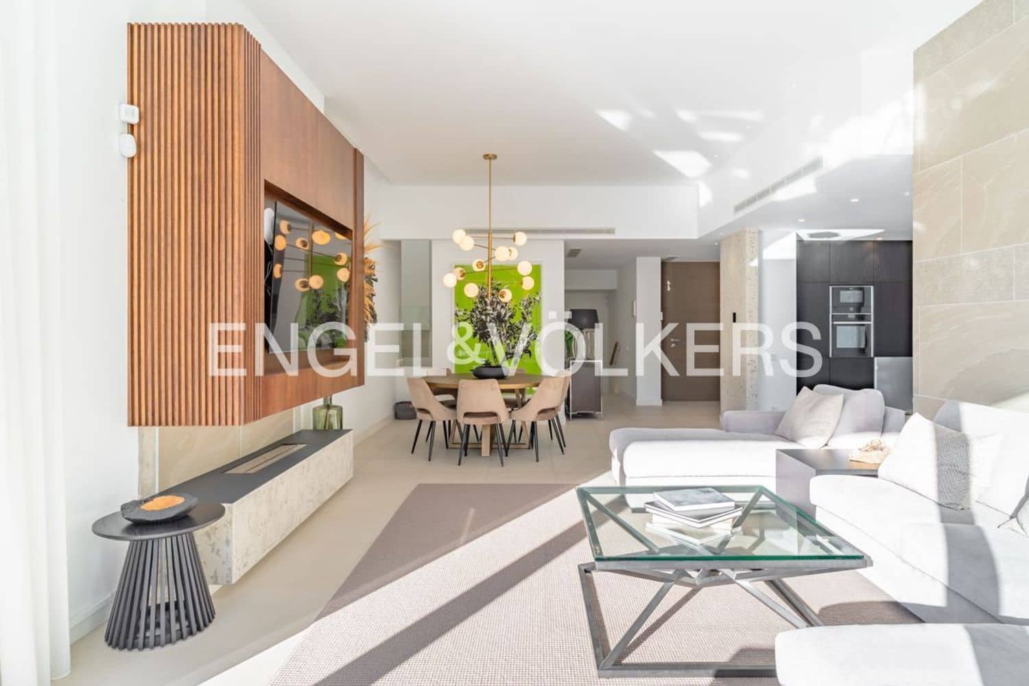 5 bedroom Villa for sale in El Paraiso with pool garage - € 2,495,000 (Ref: 9733560)