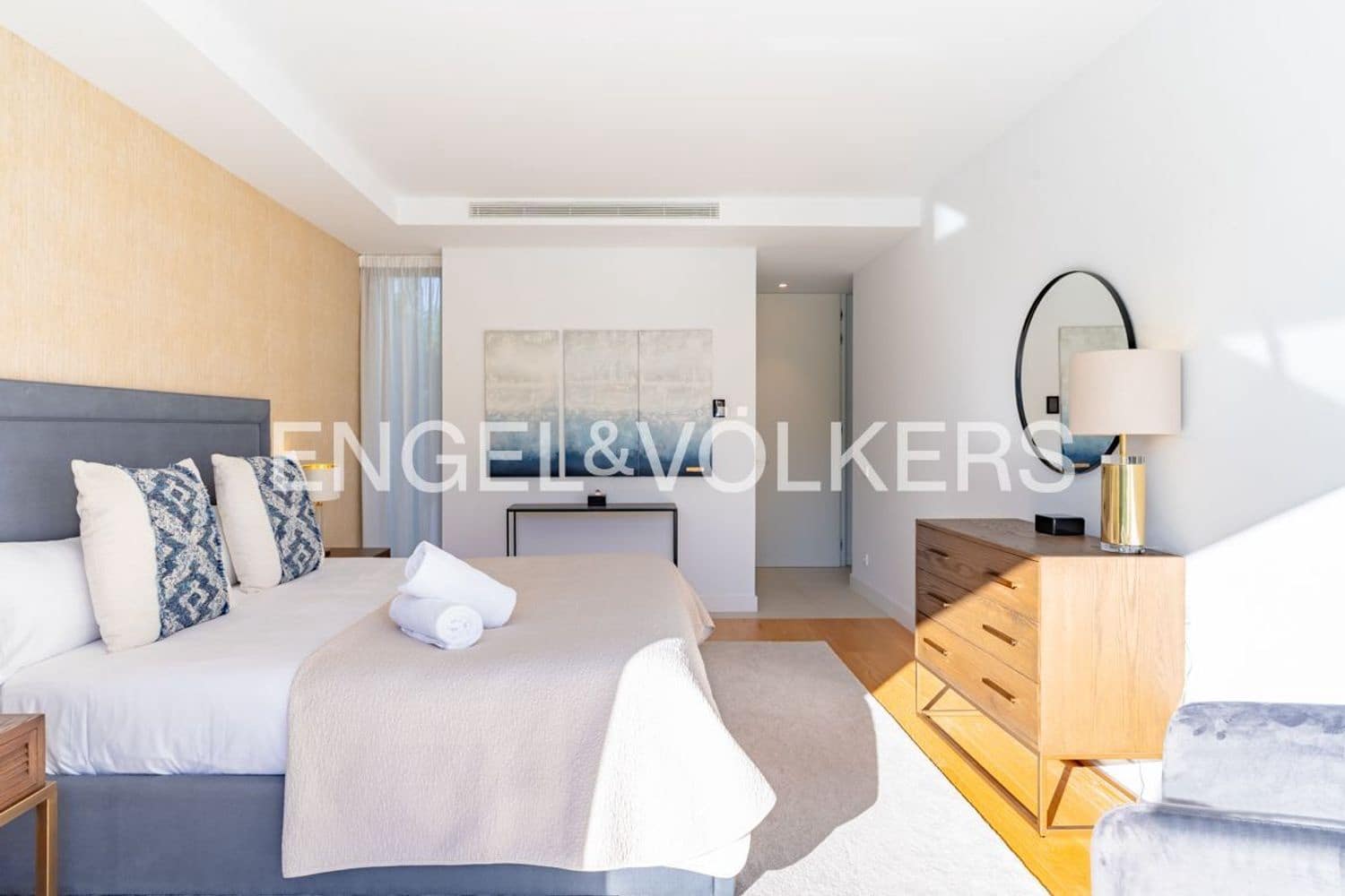 5 bedroom Villa for sale in El Paraiso with pool garage - € 2,495,000 (Ref: 9733560)